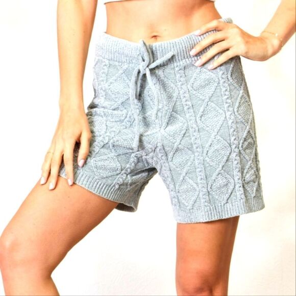 💲1️⃣0️⃣ Bundled ✔️BiBi Cable Knit Drawstring Sweater Shorts sz M - Picture 8 of 8